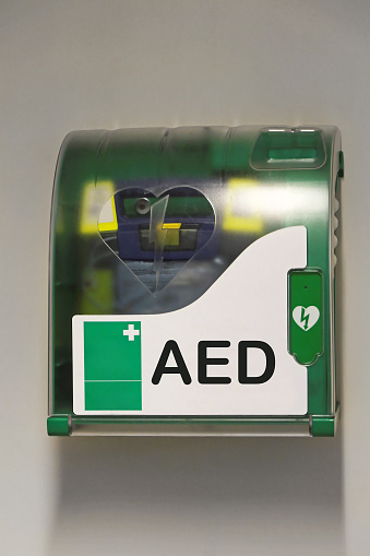 Defibrillatori nei luoghi di lavoro, ok definitivo a legge per averli nei luoghi pubblici